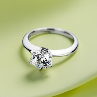 Knife-edge platinum band – 5A CZ solitaire ring side view