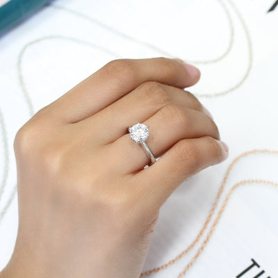 Flower-inspired six-prong setting close-up – Double Accent jewelry