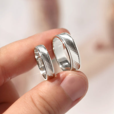 Goldrift Band Set — solid 14K white gold couple rings with diamond-cut diagonal pattern and comfort-fit interior