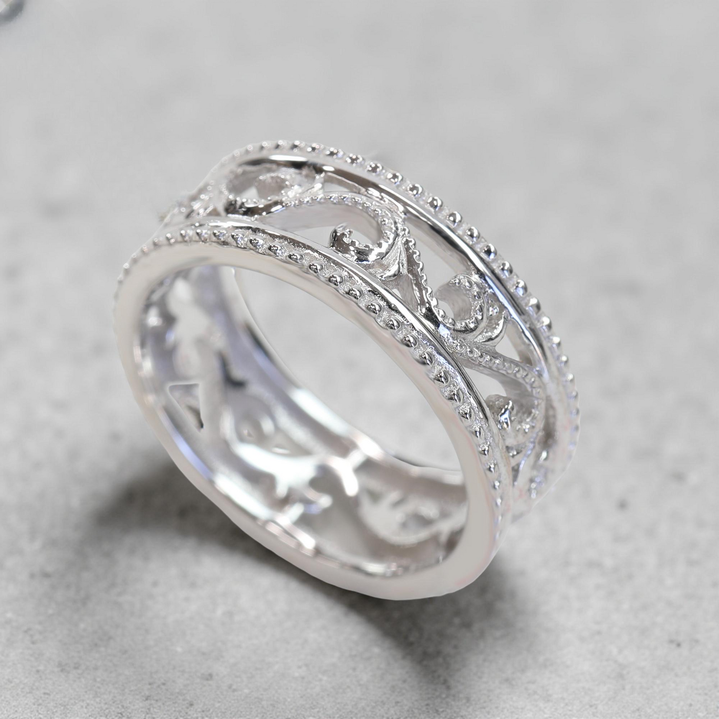 Rhodium-plated filigree detail of the Promise Again Ring – timeless and elegant