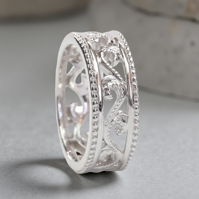 Rhodium-plated filigree detail of the Promise Again Ring – timeless and elegant