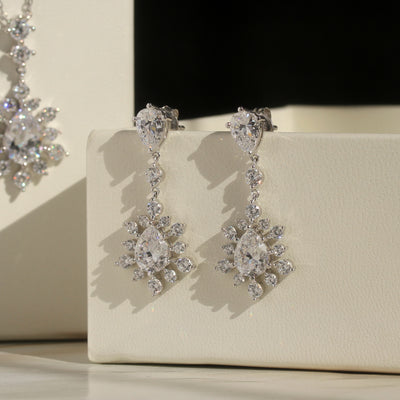 Dazzling Cluster: Elegant Jewelry Set