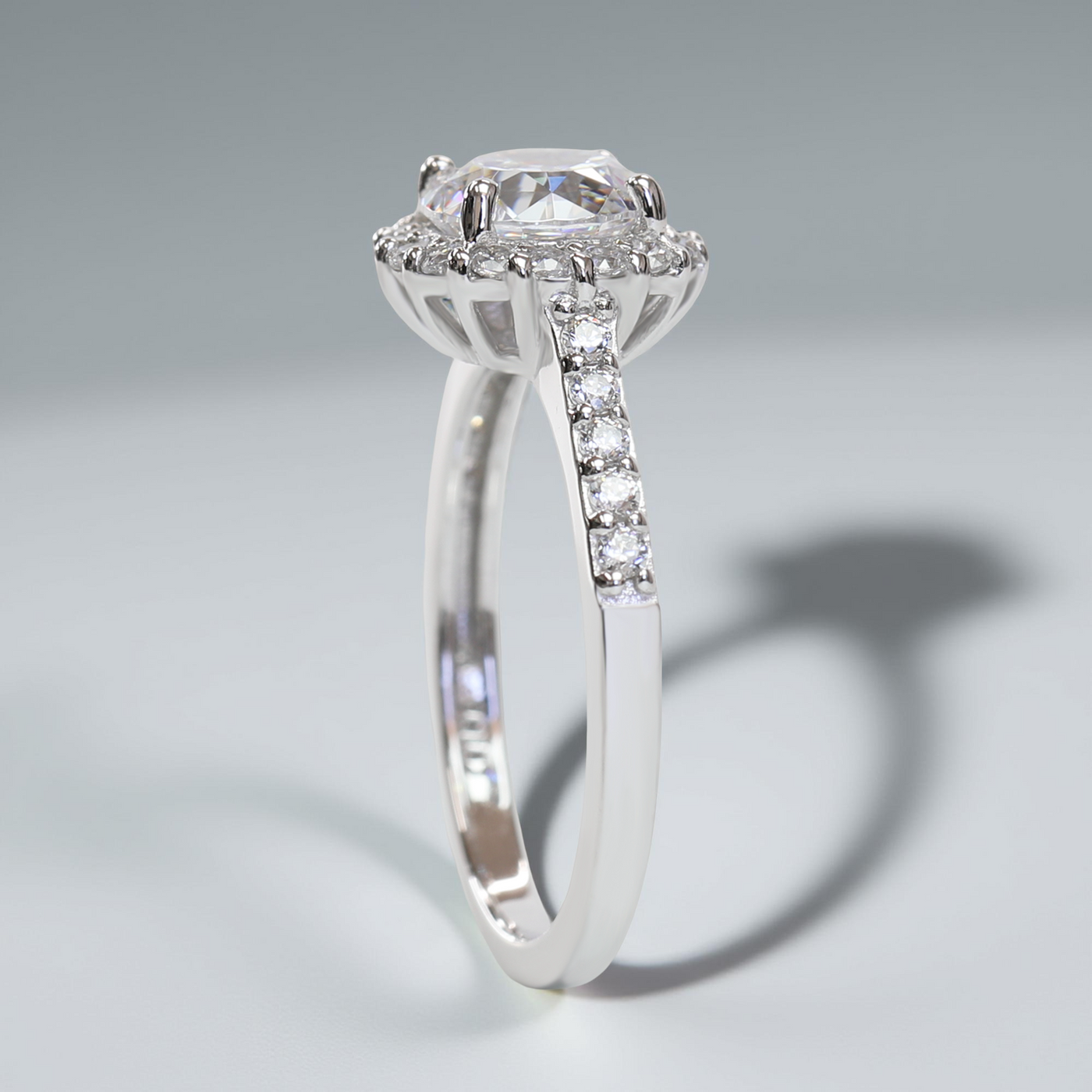 Side view – halo and pavé band detail