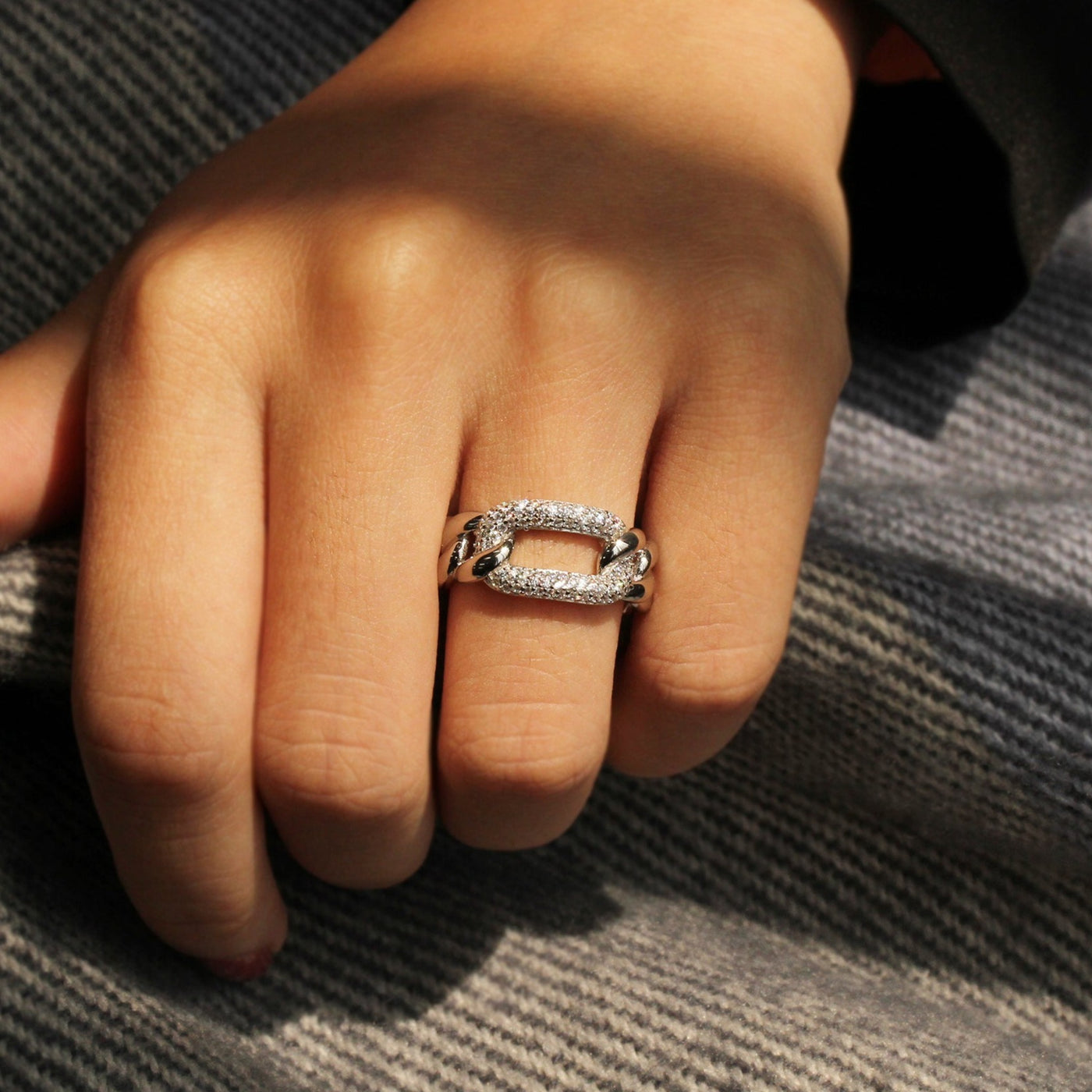 Curb Chain Design Band Paperclip Ring