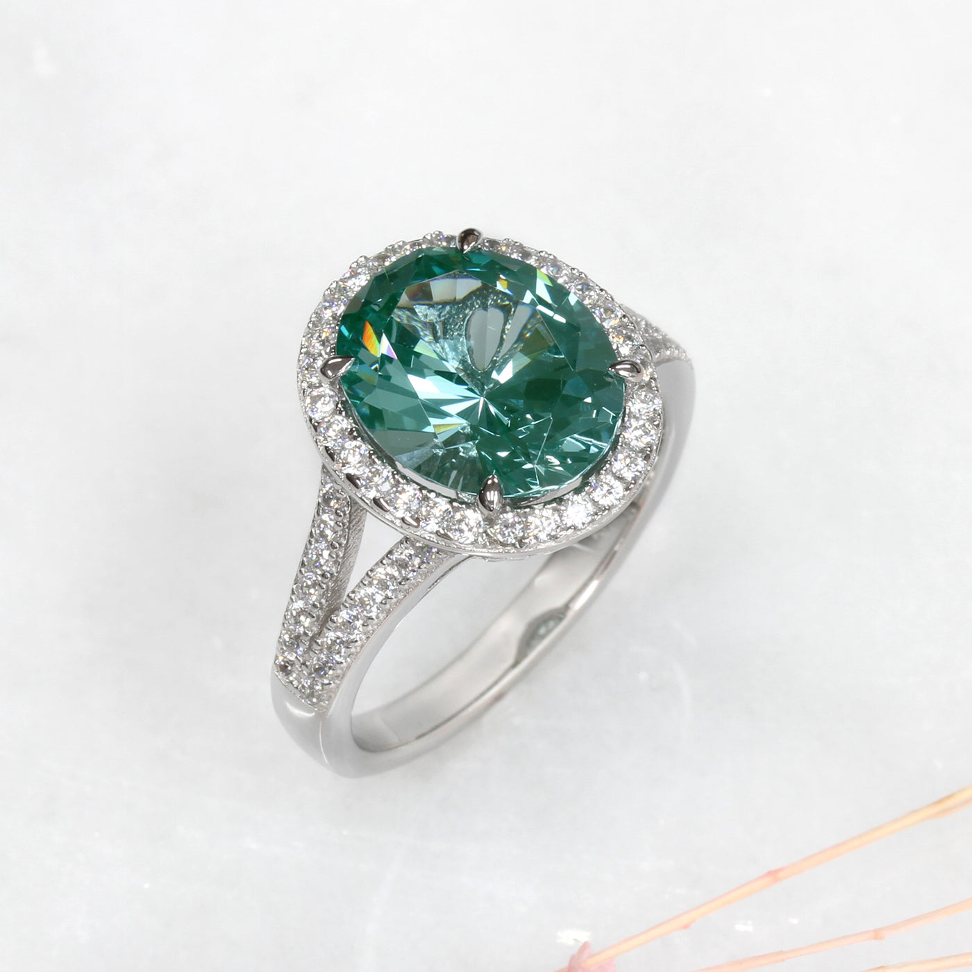Aqua Elegance: Emerald Sea Majesty Ring